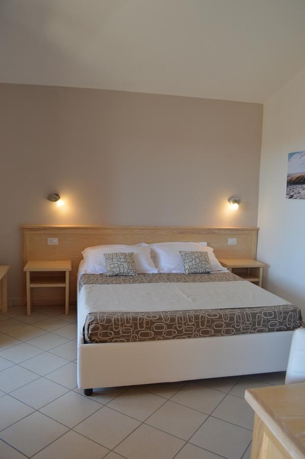 Guest Rooms Affittacamere Сан-Теодоро Экстерьер фото
