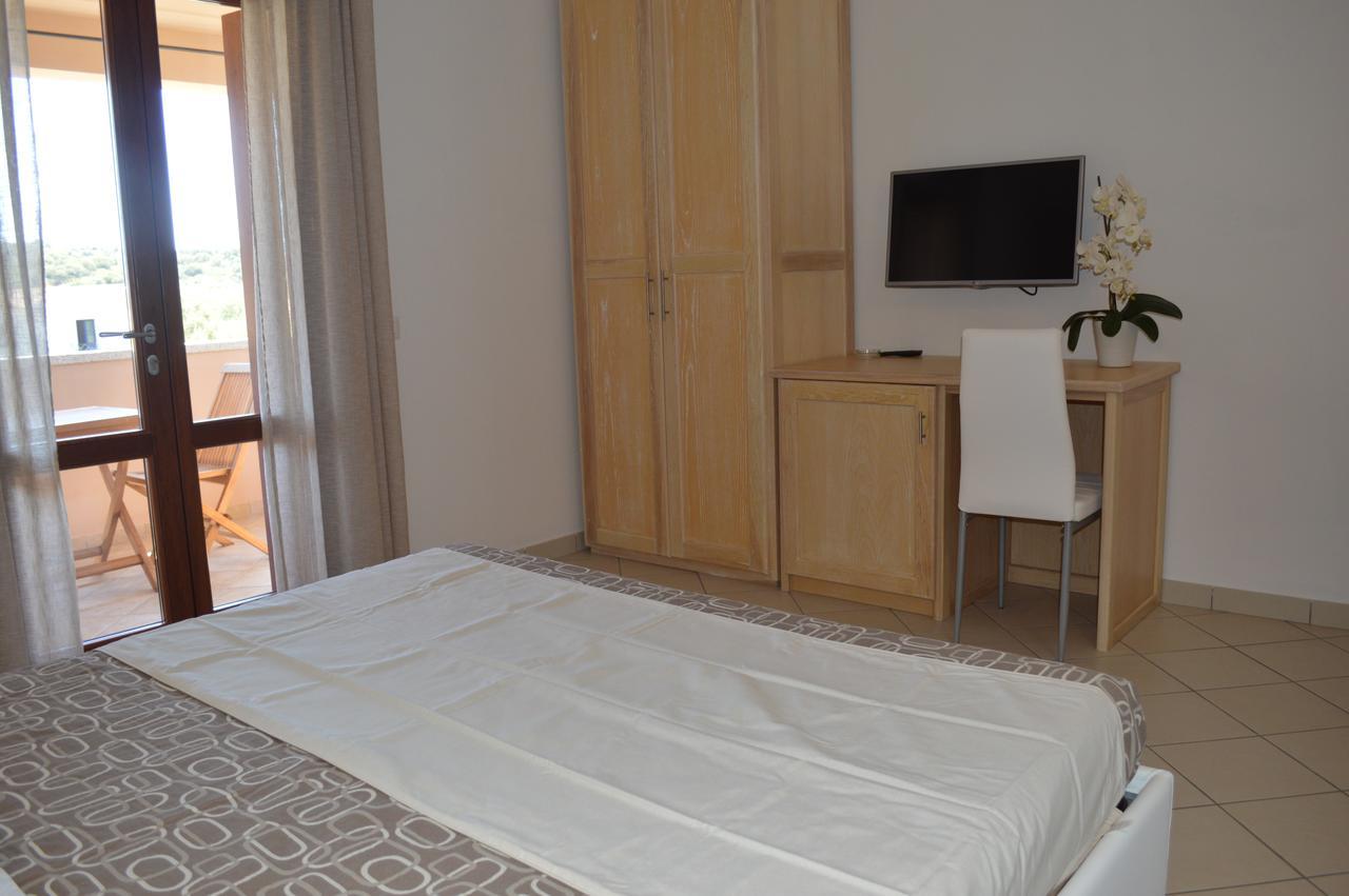 Guest Rooms Affittacamere Сан-Теодоро Экстерьер фото