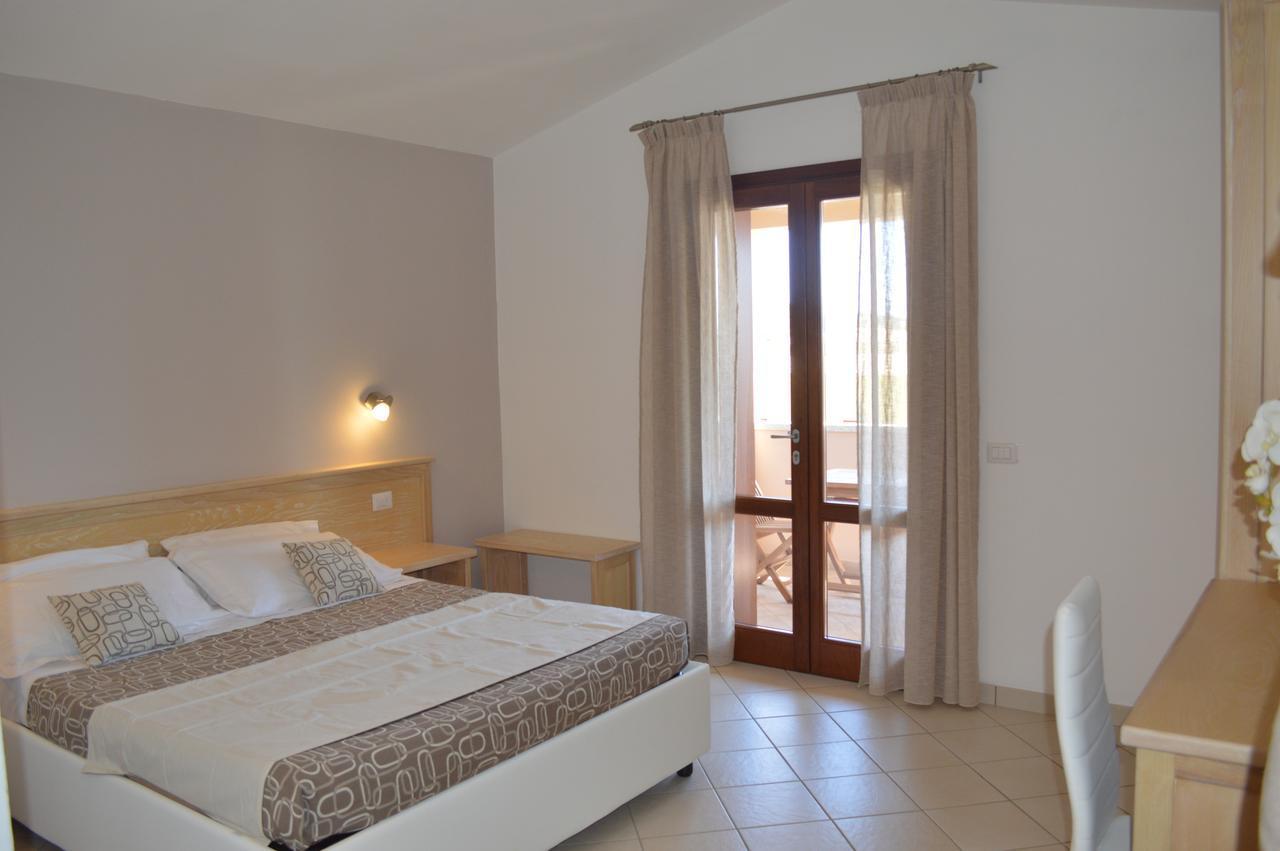 Guest Rooms Affittacamere Сан-Теодоро Экстерьер фото