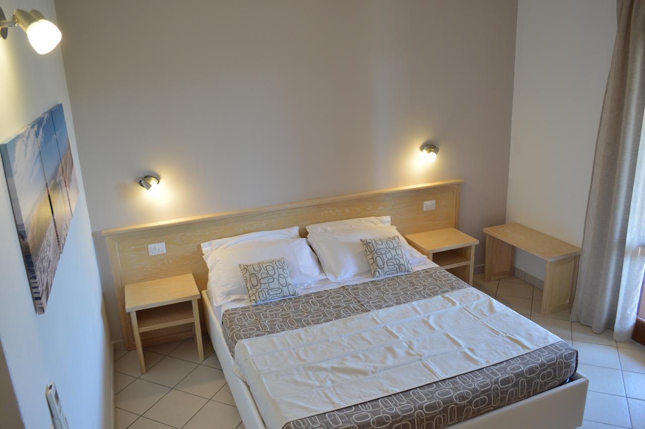 Guest Rooms Affittacamere Сан-Теодоро Экстерьер фото