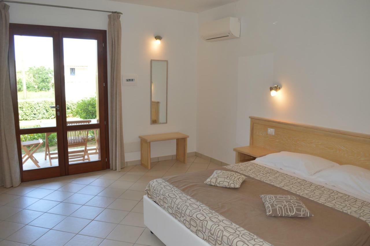 Guest Rooms Affittacamere Сан-Теодоро Экстерьер фото