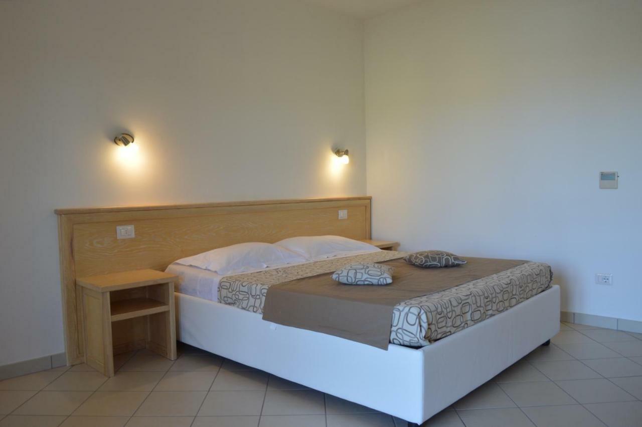 Guest Rooms Affittacamere Сан-Теодоро Экстерьер фото